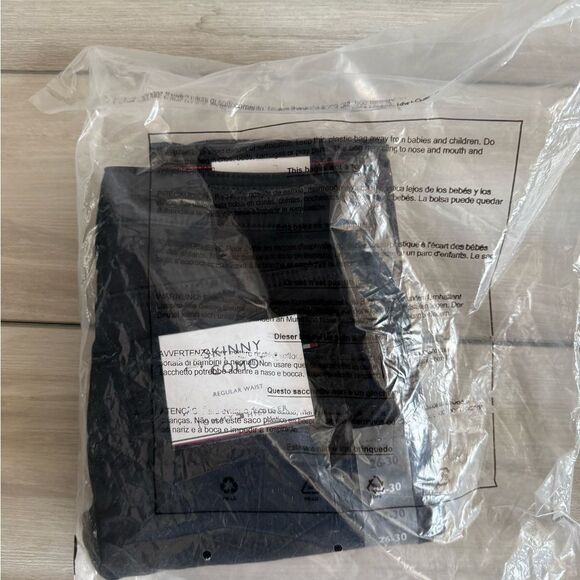 Tommy Hilfiger Skinny Como Regular Waist Jeans 26/30 Black NWT IN PKG - Picture 10 of 10